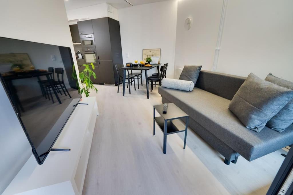 Best Location In Tampere! Modern City Apartment, 2Rooms, Kitchen And Balcony Dış mekan fotoğraf