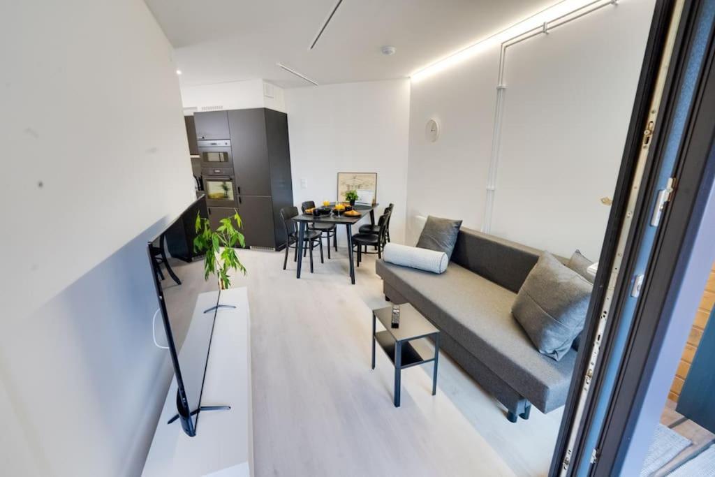 Best Location In Tampere! Modern City Apartment, 2Rooms, Kitchen And Balcony Dış mekan fotoğraf