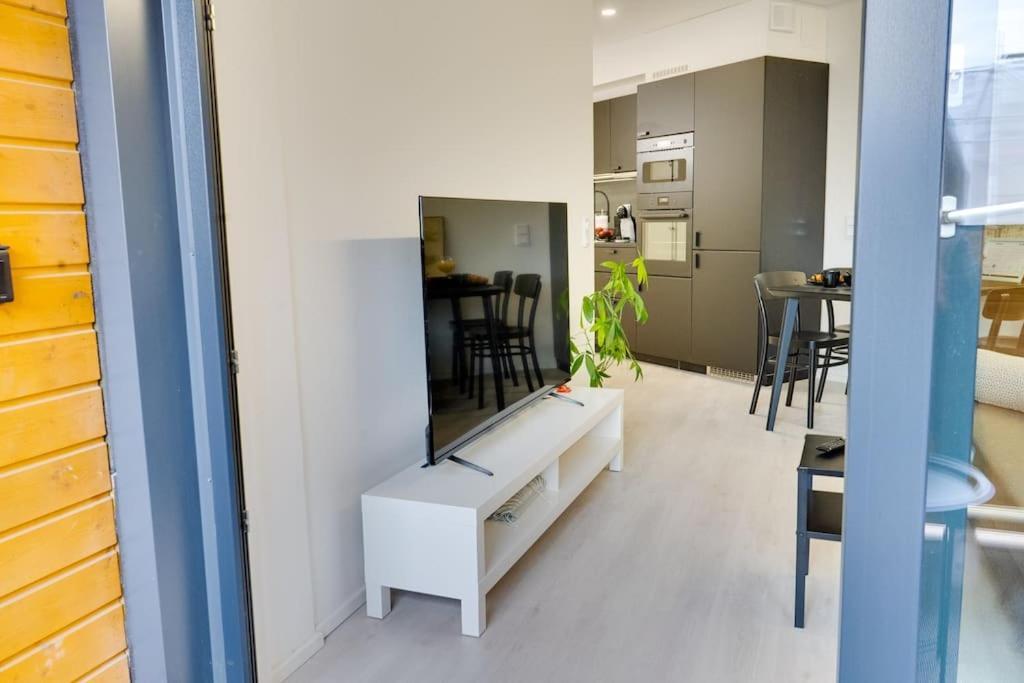 Best Location In Tampere! Modern City Apartment, 2Rooms, Kitchen And Balcony Dış mekan fotoğraf